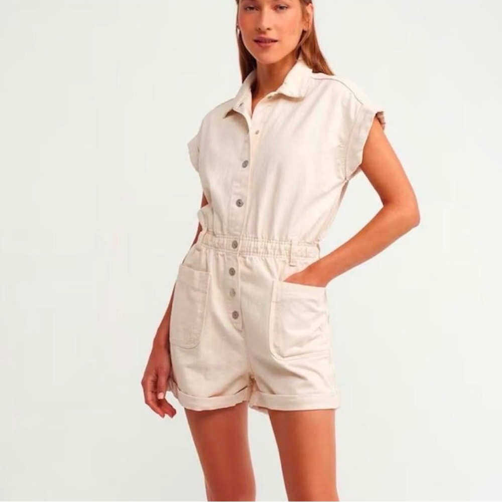 Zara Ecru Button-Up, Elastic Waist, Frayed Rolled Up Hem Romper Size S